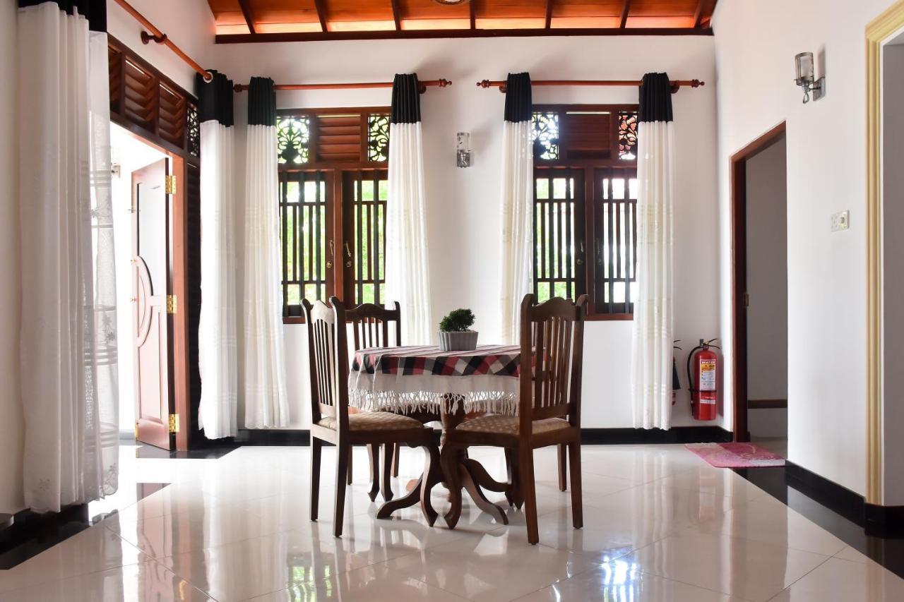 Villa De White Sambur ฮิกคาดูวา ภายนอก รูปภาพ